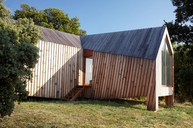 small wooden house h2o 800x533 - La Cabotte