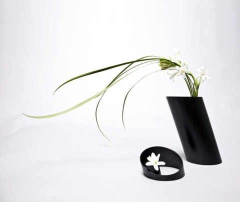 steel-vase-bana3