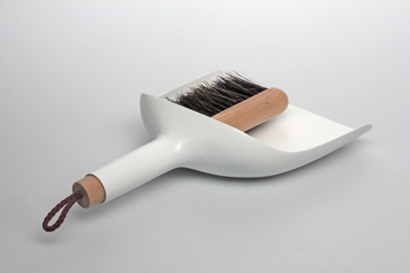 sweeper dustpan jank1 800x533 - Sweeper & Dustpan: redesigned for flow