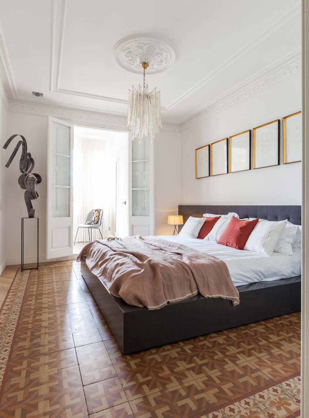 tile flooring bedroom design - Aribau Apartment