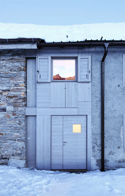 tiny-alpine-shelter-wardrobe