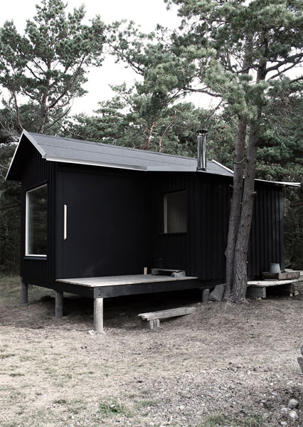 tiny-prefab-cabin-ermitage1