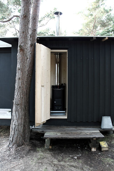 tiny-prefab-cabin-ermitage11