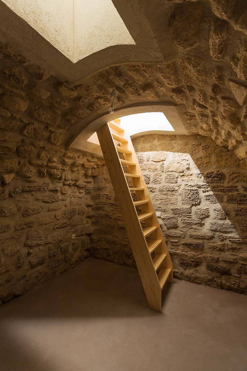 tiny-studio-apartment-li2