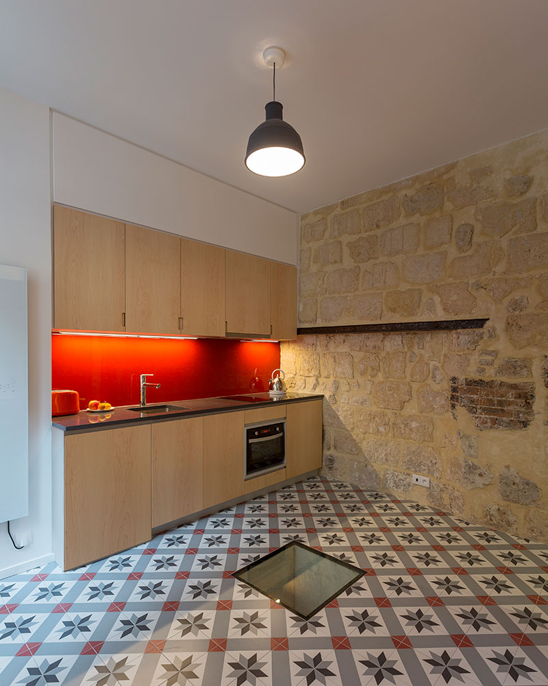 tiny-studio-apartment-li3