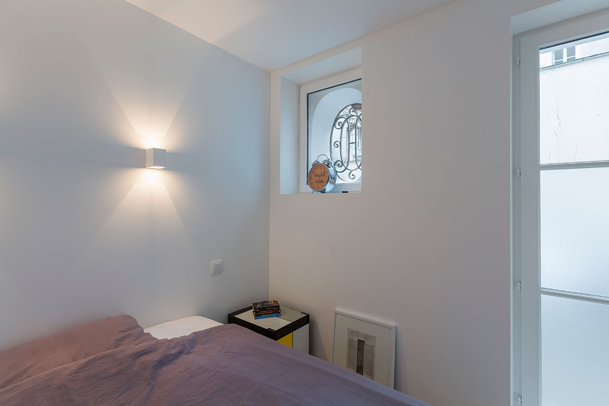 tiny-studio-apartment-li5