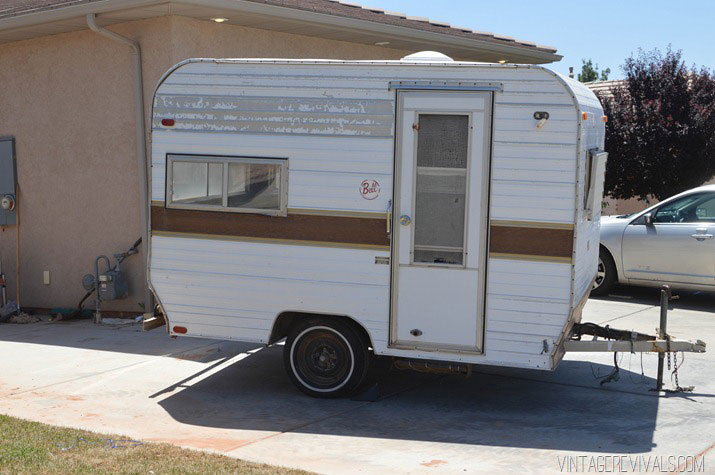 tiny-vintage-trailer-makeover-b