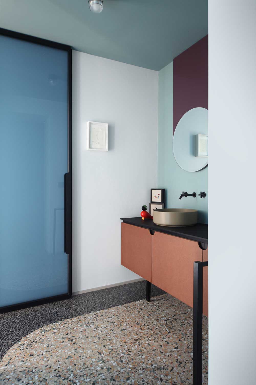 vintage-apartment-bathroom-design-mt.jpg