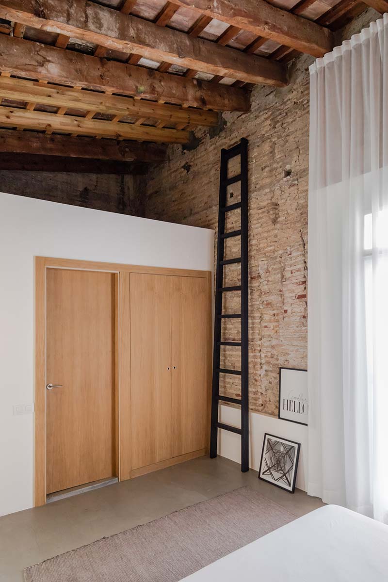 wood stone mezzanine design - Apartment Musico Iturbi